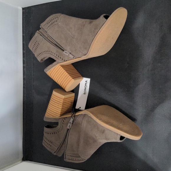 Never worn Sonoma healed peep toe zip up booties size 7 1/2 - Picture 2 of 7